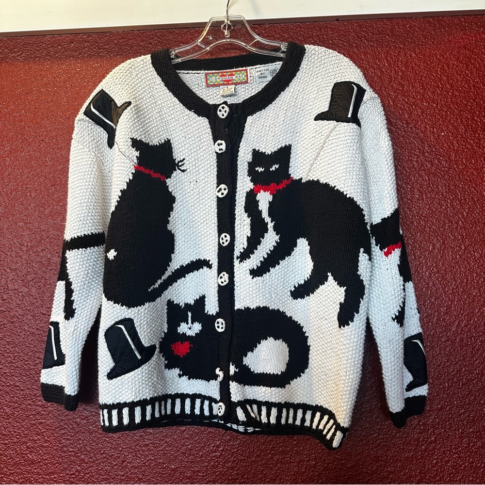Deadstock vintage knit cat magic sweater size small with tags